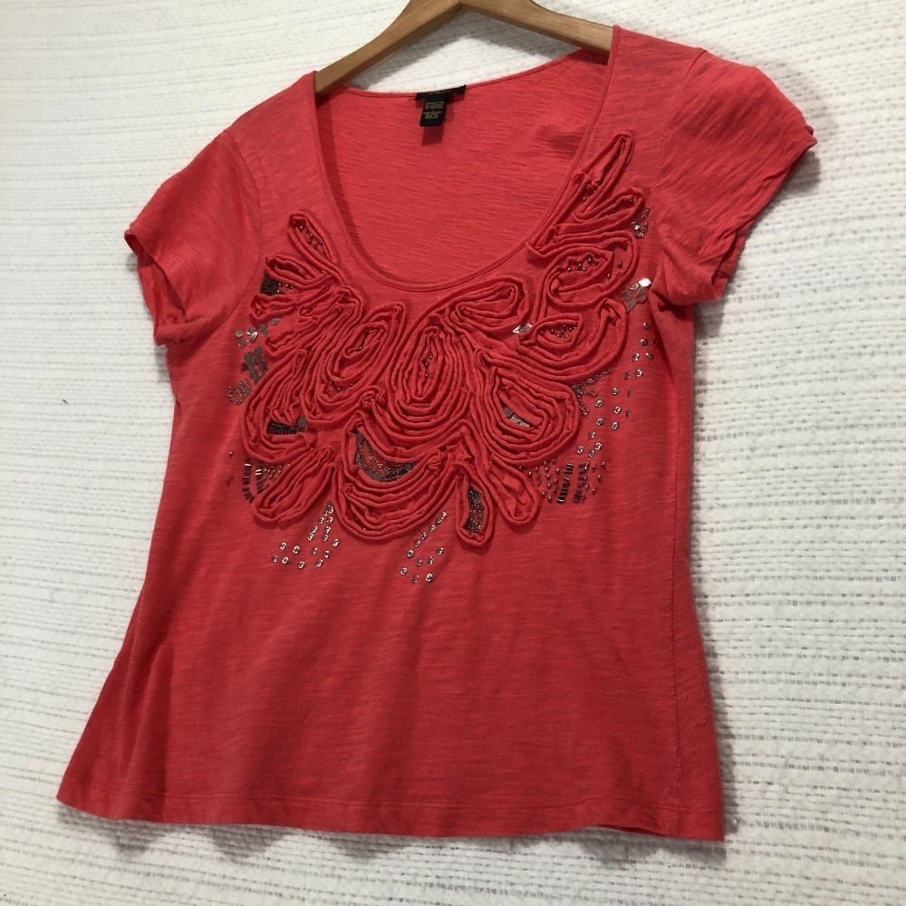 Cupio Embellished T-Shirt Floral Applique Short Sleeve Top Coralโ Size L